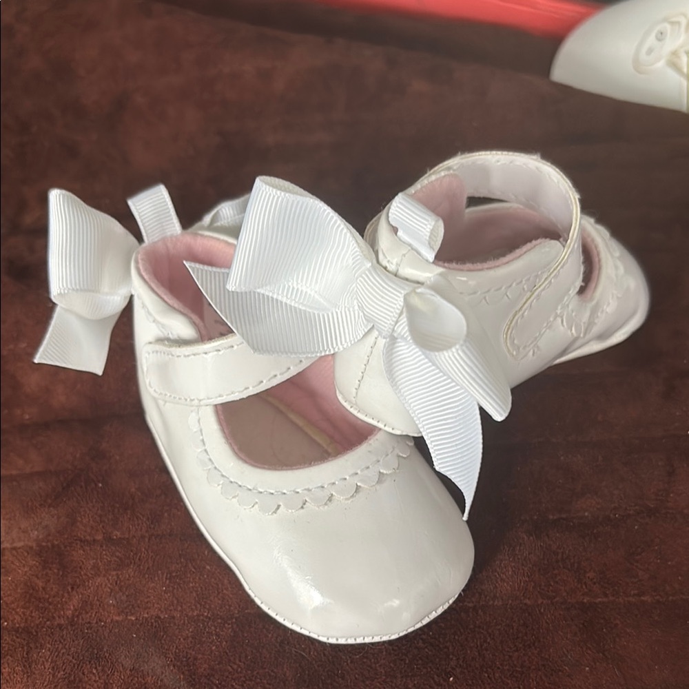 Elegant White Baby Shoes with Bow